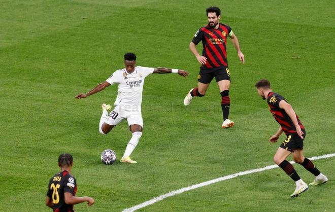 球交给伊涅 球交给伊涅