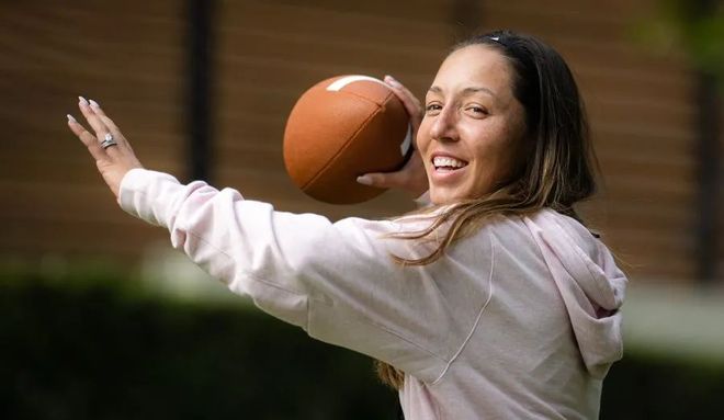 我们拭目以 我们拭目以