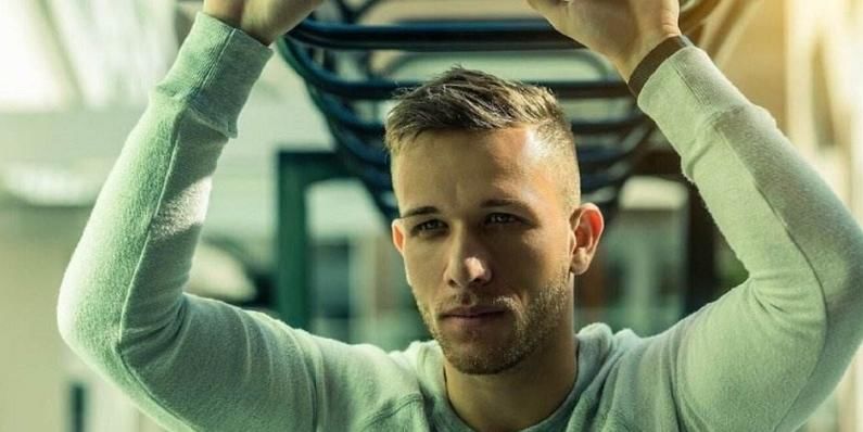 他的伤退不 他的伤退不